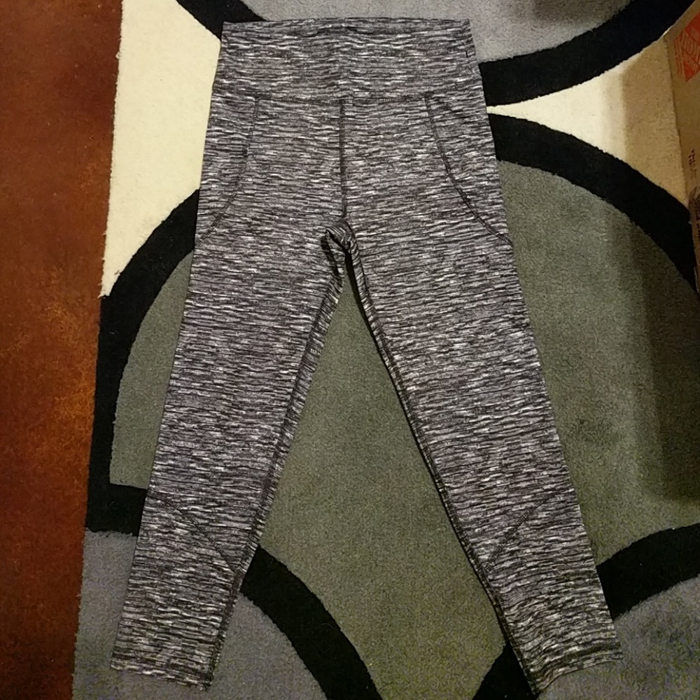 NWT Lou & Grey cropped compression leggings tights
